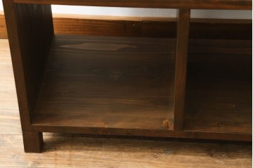 マス目棚を2台新規製作!脚を取り外せる仕様にし、自然な茶色に着色仕上げ。(飾り棚、本棚、ディスプレイラック、オープンラック、ブックシェルフ、オープンシェルフ)