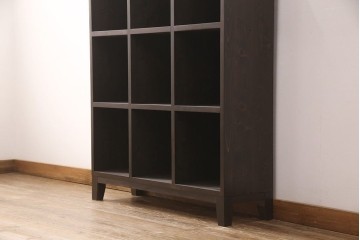 脚付きマス目棚を新規製作!　ご希望の棚の内寸に合わせて作成。濃いブラウンで着色。