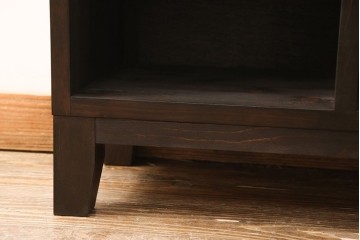 脚付きマス目棚を新規製作!　ご希望の棚の内寸に合わせて作成。濃いブラウンで着色。