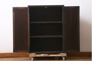 壁掛け収納棚を新規製作!可動式の棚板を設置。お手持ちの家具に近しい色味に着色し仕上げ。(戸棚、キャビネット、ウォールキャビネット)