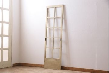 ペイントドアを新規製作!クリアガラスを組み入れ。引き手を取り付け。モカベージュのエイジング塗装で仕上げ。(ガラス戸、扉、建具)