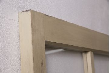 ペイントドアを新規製作!クリアガラスを組み入れ。引き手を取り付け。モカベージュのエイジング塗装で仕上げ。(ガラス戸、扉、建具)