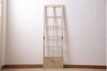 ペイントドアを新規製作!クリアガラスを組み入れ。引き手を取り付け。モカベージュのエイジング塗装で仕上げ。(ガラス戸、扉、建具)