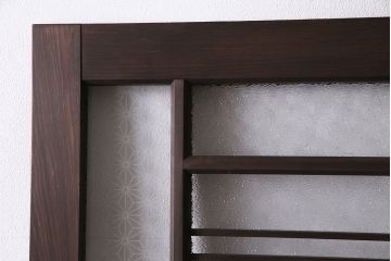 引き戸を新規製作!当店商品を参考にデザイン。麻の葉模様ガラスを組み入れ。表示錠、引き手、戸車を取り付け。(建具)