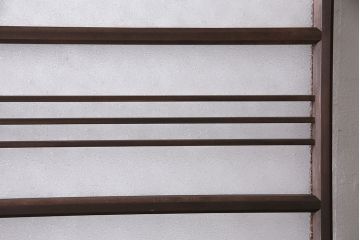 引き戸を新規製作!当店商品を参考にデザイン。麻の葉模様ガラスを組み入れ。表示錠、引き手、戸車を取り付け。(建具)