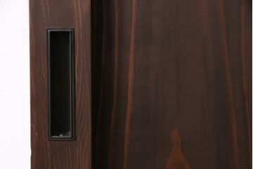 引き戸を新規製作!当店商品を参考にデザイン。麻の葉模様ガラスを組み入れ。表示錠、引き手、戸車を取り付け。(建具)