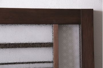引き戸を新規製作!当店商品を参考にデザイン。麻の葉模様ガラスを組み入れ。表示錠、引き手、戸車を取り付け。(建具)
