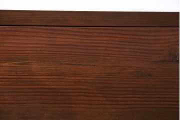パタパタ扉の下駄箱を新規製作!本体はヒノキ無垢材、前板はモミの木の古材を使用。取っ手と台輪を取り付け。赤味がかった茶色で着色し仕上げ。(戸棚、キャビネット、ロッカー)