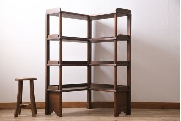 L字型飾り棚を新規製作!他店商品を参考にデザイン。タモ材、ヒノキ材、ヒバ材を使用。お手持ちの家具に近しい色味に着色し仕上げ。(コーナーラック、オープンラック)