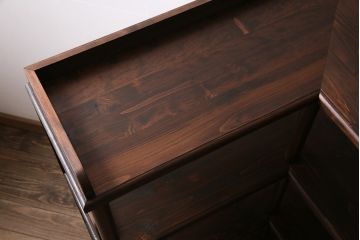 L字型飾り棚を新規製作!他店商品を参考にデザイン。タモ材、ヒノキ材、ヒバ材を使用。お手持ちの家具に近しい色味に着色し仕上げ。(コーナーラック、オープンラック)