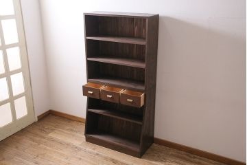 薄型ブックシェルフを新規製作!ヒノキ材、杉材を使用。かぶせタイプの取っ手を取り付け。(飾り棚、収納棚、オープンラック)