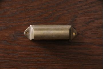 薄型ブックシェルフを新規製作!ヒノキ材、杉材を使用。かぶせタイプの取っ手を取り付け。(飾り棚、収納棚、オープンラック)