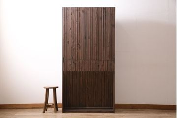 薄型ブックシェルフを新規製作!ヒノキ材、杉材を使用。かぶせタイプの取っ手を取り付け。(飾り棚、収納棚、オープンラック)