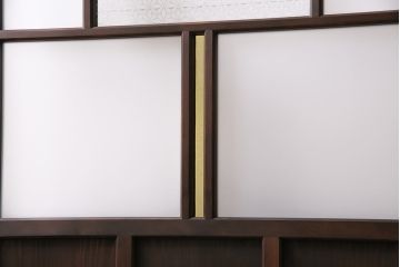 大正ロマンなガラス戸を新規製作!色ガラス、花菱模様ガラス、すりガラスを組み入れ。濃い茶色で着色し仕上げ。(引き戸、建具)