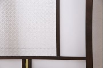 大正ロマンなガラス戸を新規製作!色ガラス、花菱模様ガラス、すりガラスを組み入れ。濃い茶色で着色し仕上げ。(引き戸、建具)