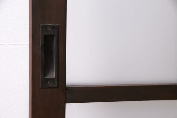 大正ロマンなガラス戸を新規製作!色ガラス、花菱模様ガラス、すりガラスを組み入れ。濃い茶色で着色し仕上げ。(引き戸、建具)