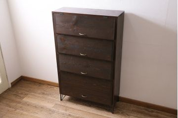 パタパタ扉の下駄箱を新規製作!本体はヒノキ無垢材、前板は古材を使用。鉄脚と取っ手を取り付け。(収納棚、戸棚、ロッカー)