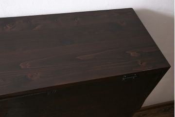 パタパタ扉の下駄箱を新規製作!本体はヒノキ無垢材、前板は古材を使用。鉄脚と取っ手を取り付け。(収納棚、戸棚、ロッカー)