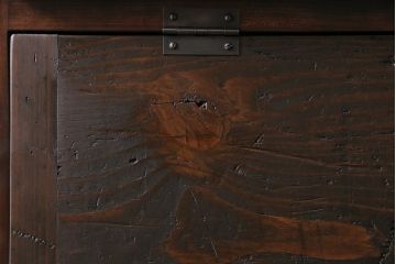 パタパタ扉の下駄箱を新規製作!本体はヒノキ無垢材、前板は古材を使用。鉄脚と取っ手を取り付け。(収納棚、戸棚、ロッカー)