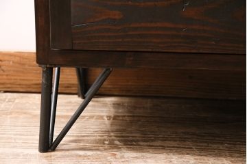 パタパタ扉の下駄箱を新規製作!本体はヒノキ無垢材、前板は古材を使用。鉄脚と取っ手を取り付け。(収納棚、戸棚、ロッカー)