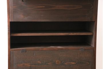 パタパタ扉の下駄箱を新規製作!本体はヒノキ無垢材、前板は古材を使用。鉄脚と取っ手を取り付け。(収納棚、戸棚、ロッカー)