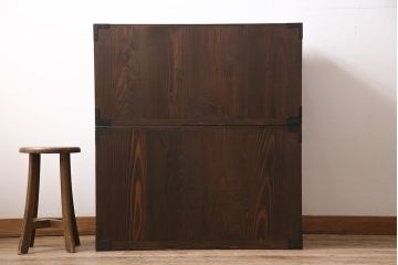 重ね箪笥を新規製作!栗材、桐材、ヒノキ材で製作。アンティーク仙台箪笥の金具を使用。濃い茶色で着色し仕上げ。(衣装箪笥、収納箪笥、引き出し)