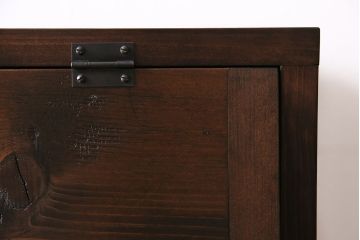 パタパタ扉の下駄箱を新規製作!本体はヒノキ無垢材、前板は古材を使用。取っ手を取り付け。濃い茶色で着色し仕上げ。(収納棚、戸棚、キャビネット、ロッカー)