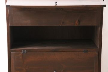 パタパタ扉の下駄箱を新規製作!本体はヒノキ無垢材、前板は古材を使用。取っ手を取り付け。濃い茶色で着色し仕上げ。(収納棚、戸棚、キャビネット、ロッカー)