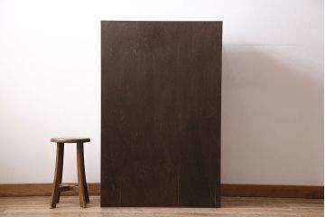 パタパタ扉の下駄箱を新規製作!本体はヒノキ無垢材、前板は古材を使用。取っ手を取り付け。濃い茶色で着色し仕上げ。(収納棚、戸棚、キャビネット、ロッカー)