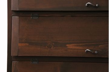 パタパタ扉の下駄箱を新規製作!本体はヒノキ無垢材、前板は古材を使用。取っ手を取り付け。濃い茶色で着色し仕上げ。(収納棚、戸棚、キャビネット、ロッカー)