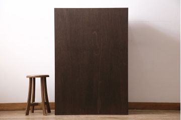 パタパタ扉の下駄箱を新規製作!本体はヒノキ無垢材、前板は古材を使用。取っ手を取り付け。濃い茶色で着色し仕上げ。(収納棚、戸棚、キャビネット、ロッカー)