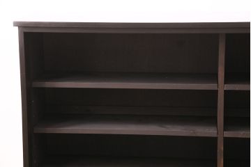 書院戸を利用したキャビネットを新規製作!当店商品を参考にデザイン。可動式の棚板を設置。濃い茶色で着色し仕上げ。(収納棚、戸棚、サイドボード、下駄箱)