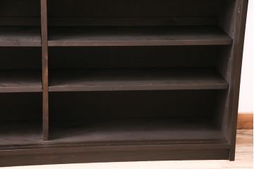 書院戸を利用したキャビネットを新規製作!当店商品を参考にデザイン。可動式の棚板を設置。濃い茶色で着色し仕上げ。(収納棚、戸棚、サイドボード、下駄箱)