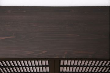 書院戸を利用したキャビネットを新規製作!当店商品を参考にデザイン。可動式の棚板を設置。濃い茶色で着色し仕上げ。(収納棚、戸棚、サイドボード、下駄箱)