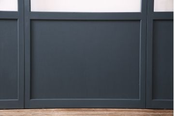 ガラス戸4枚を新規製作!ベアリング入ステンレス枠V型戸車を取り付け。クリアガラスを組み入れ。ネイビーのペイント仕上げ(引き戸、建具)