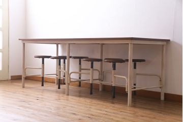 格納スツール8脚付きテーブルを新規製作!アンティークホワイトのペイント仕上げ。(ダイニングテーブル、作業台、椅子)