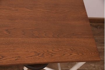 格納スツール8脚付きテーブルを新規製作!アンティークホワイトのペイント仕上げ。(ダイニングテーブル、作業台、椅子)
