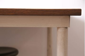 格納スツール8脚付きテーブルを新規製作!アンティークホワイトのペイント仕上げ。(ダイニングテーブル、作業台、椅子)