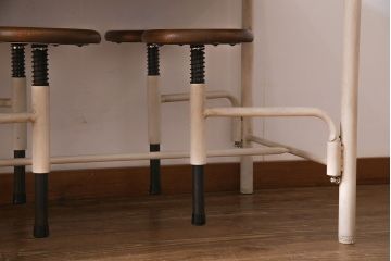 格納スツール8脚付きテーブルを新規製作!アンティークホワイトのペイント仕上げ。(ダイニングテーブル、作業台、椅子)