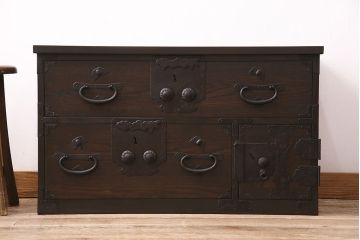 ローボードを新規製作!ヒノキ材、栗材、杉材で製作。二本松箪笥の金具を取り付け。濃い茶色で着色し仕上げ。(ローチェスト、衣装箪笥、テレビ台)