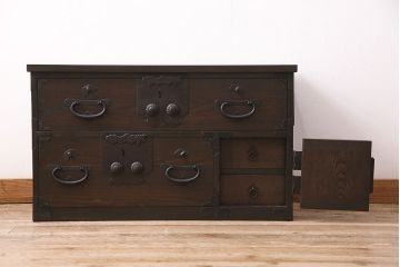 ローボードを新規製作!ヒノキ材、栗材、杉材で製作。二本松箪笥の金具を取り付け。濃い茶色で着色し仕上げ。(ローチェスト、衣装箪笥、テレビ台)