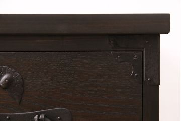 ローボードを新規製作!ヒノキ材、栗材、杉材で製作。二本松箪笥の金具を取り付け。濃い茶色で着色し仕上げ。(ローチェスト、衣装箪笥、テレビ台)