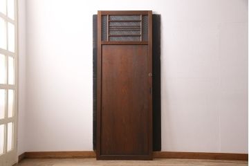 片引き戸を新規製作!戸車、引き手、表示錠を取り付け。麻の葉模様ガラス、ダイヤガラスを組み入れ。濃い茶色で着色し仕上げ。(建具)