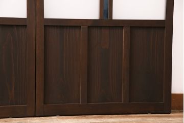 片引き戸3枚を新規製作!戸車、引き手を取り付け。花菱模様ガラス、すりガラス、色ガラスを組み入れ。濃い茶色で着色し仕上げ。(ガラス戸、建具)