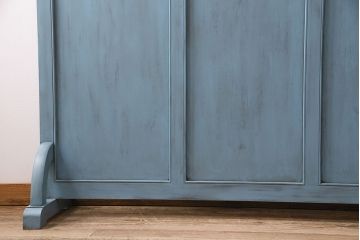 フック付き衝立を新規製作!当店商品を参考にデザイン。両面にフックの取り付け。ブルー系のエイジング塗装で仕上げ(つい立て、パーテーション)