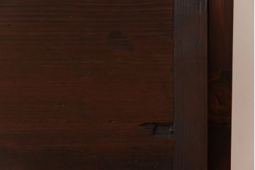 パタパタ扉の収納棚を新規製作!本体は新材、扉は古材を使用。引手を取り付け。濃い茶色で着色し仕上げ。(下駄箱、ロッカー、キャビネット)