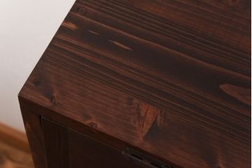 パタパタ扉の収納棚を新規製作!本体は新材、扉は古材を使用。引手を取り付け。濃い茶色で着色し仕上げ。(下駄箱、ロッカー、キャビネット)