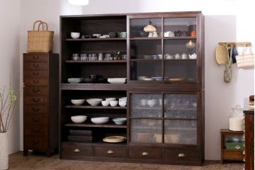 重ね戸棚を新規製作!当店商品を参考にデザイン。建具にクリアガラス、花菱模様ガラスを組み入れ。(収納棚、食器棚、キャビネット)