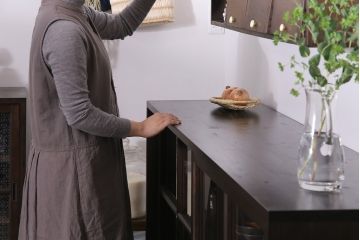 重ね戸棚を新規製作!当店商品を参考にデザイン。建具にクリアガラス、花菱模様ガラスを組み入れ。(収納棚、食器棚、キャビネット)