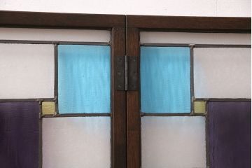 衝立を新規製作!当店商品を参考にデザインし、結霜ガラス、黄色、青、紫の色ガラスを組み入れ。濃い茶色で着色し仕上げ。(つい立て、パーテーション)